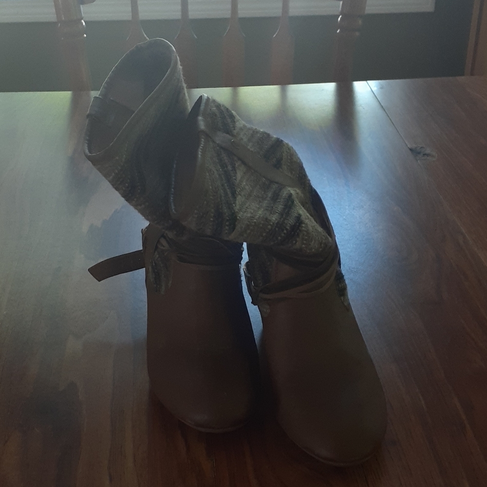 hardly worn size 8.5 heel boots